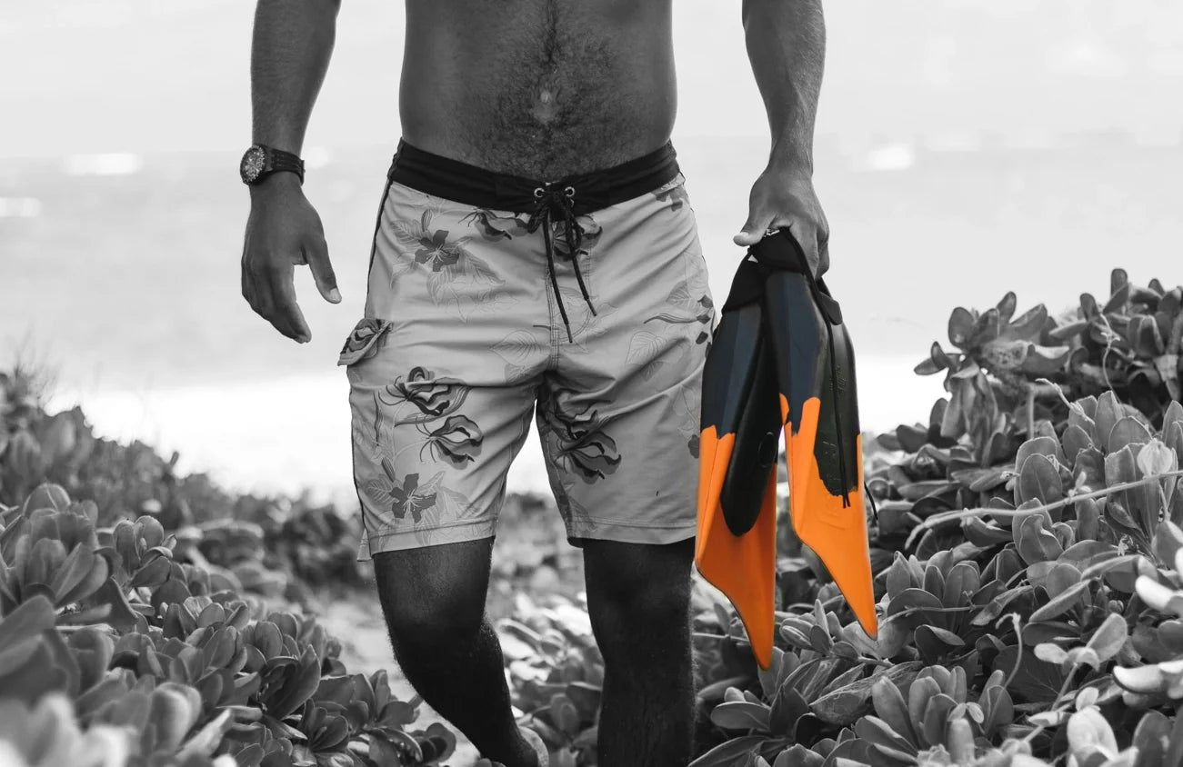 churchill-makapuu-pro-natural-gum-rubber-l4 FINSORANGE_BLACKLIFESTYLE.webp